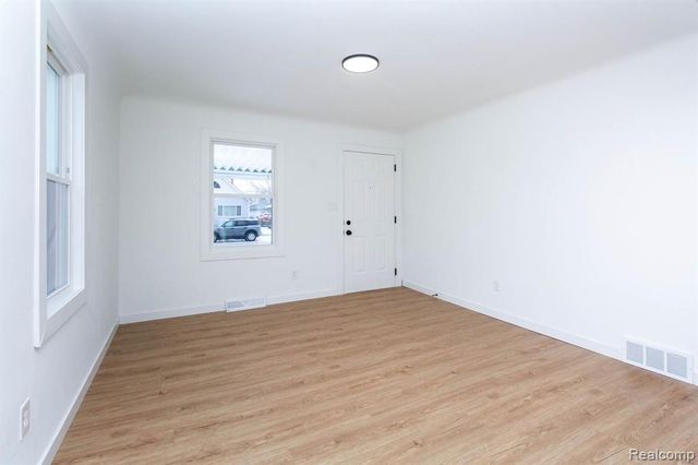 23824 Tuscany Avenue, Eastpointe, MI 48021