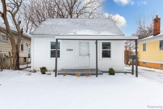 23824 Tuscany Avenue, Eastpointe, MI 48021