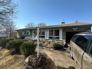 9833 Gloucester Drive, St Louis, MO 63137