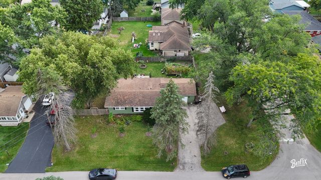 3105 Still Hill Drive, Mchenry, IL 60050