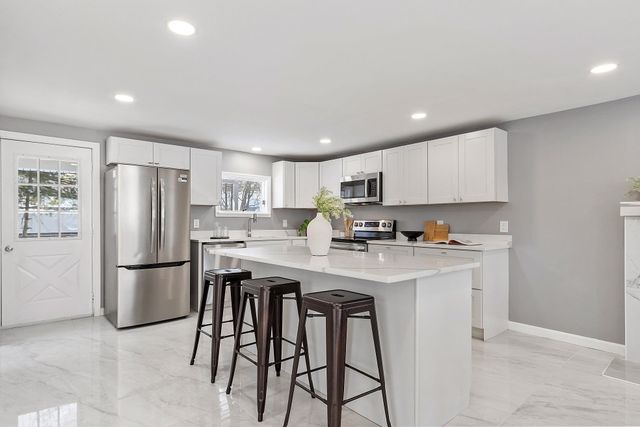 40 Grove Avenue, Salem, NH 03079