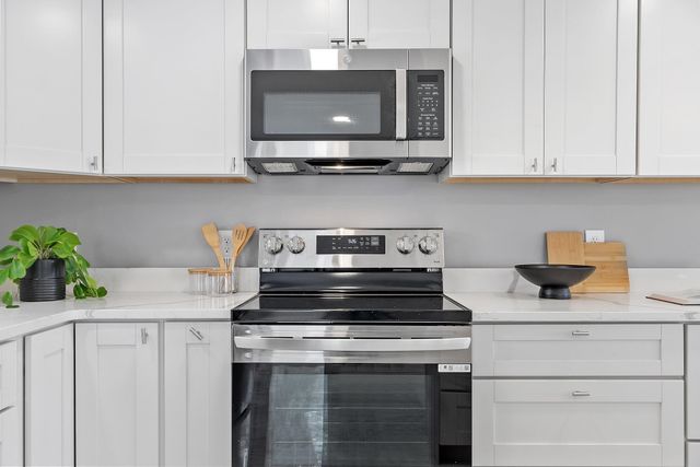 40 Grove Avenue, Salem, NH 03079