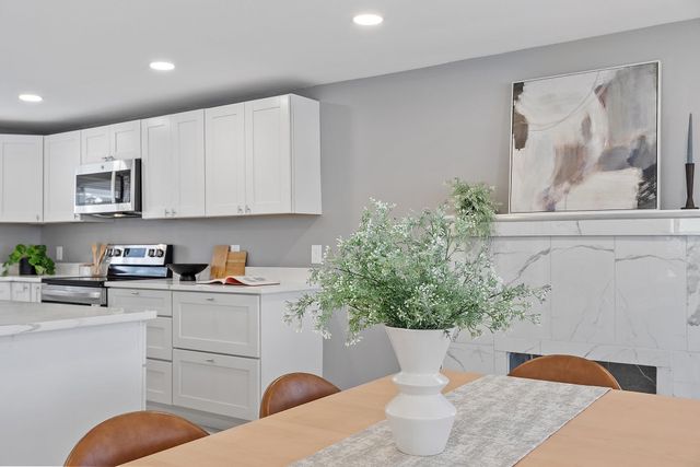 40 Grove Avenue, Salem, NH 03079