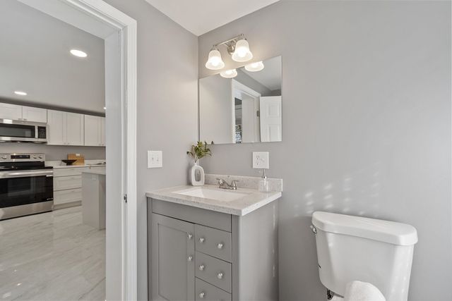 40 Grove Avenue, Salem, NH 03079