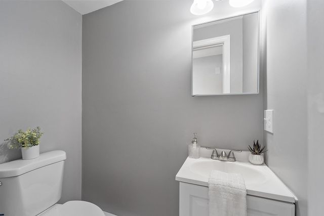 40 Grove Avenue, Salem, NH 03079