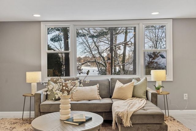 40 Grove Avenue, Salem, NH 03079