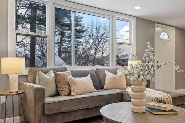 40 Grove Avenue, Salem, NH 03079