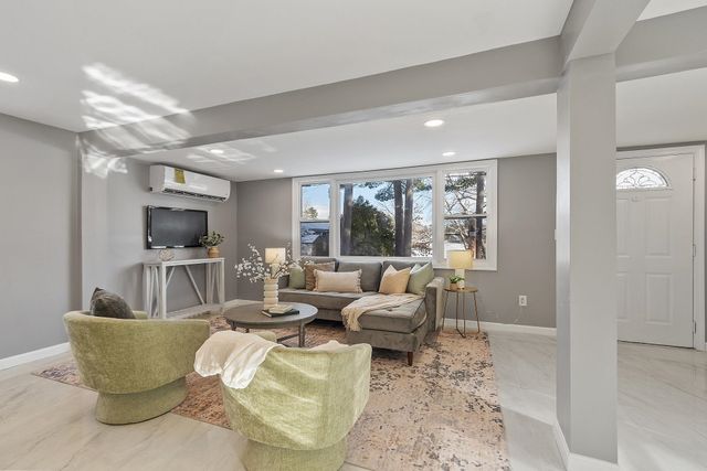 40 Grove Avenue, Salem, NH 03079