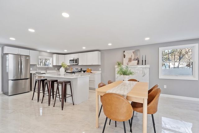 40 Grove Avenue, Salem, NH 03079