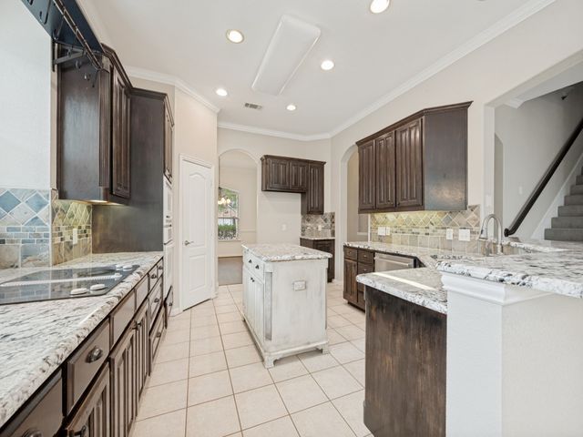 931 Park Forest Drive, Hurst, TX 76053