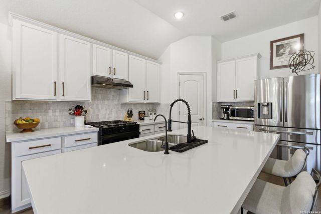 117 DOVETAIL ST, Boerne, TX 78006