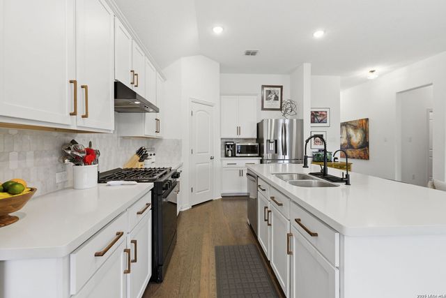 117 DOVETAIL ST, Boerne, TX 78006