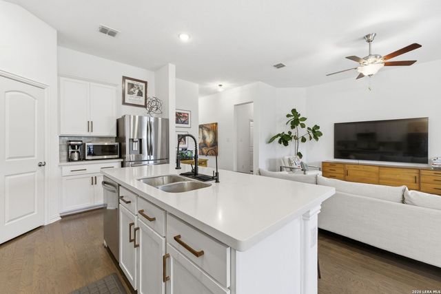 117 DOVETAIL ST, Boerne, TX 78006