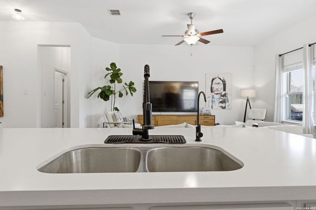 117 DOVETAIL ST, Boerne, TX 78006