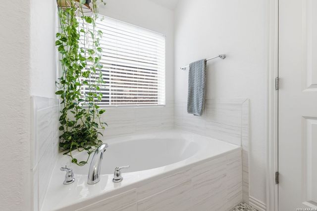 117 DOVETAIL ST, Boerne, TX 78006