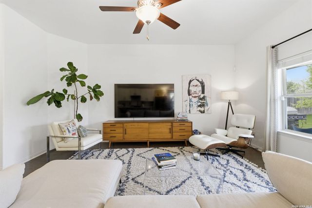 117 DOVETAIL ST, Boerne, TX 78006