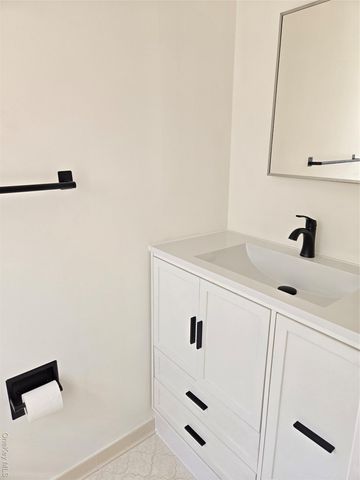 74 Ashwood Road 1st Fl., Port Washington, NY 11050