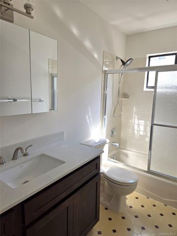 74 Ashwood Road 1st Fl., Port Washington, NY 11050