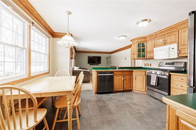 190 Courtly Circle, Greece, NY 14615