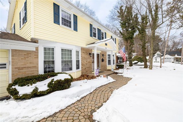 190 Courtly Circle, Greece, NY 14615