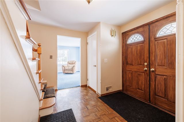 190 Courtly Circle, Greece, NY 14615