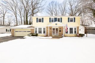 190 Courtly Circle, Greece, NY 14615