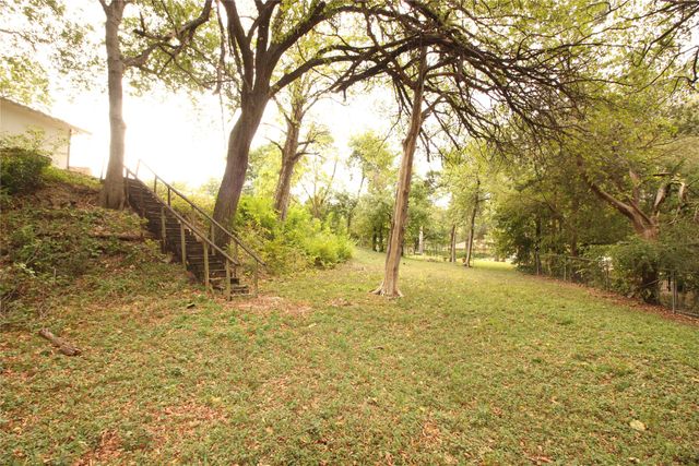 647 Monssen Drive, Dallas, TX 75224