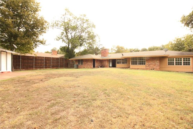 647 Monssen Drive, Dallas, TX 75224