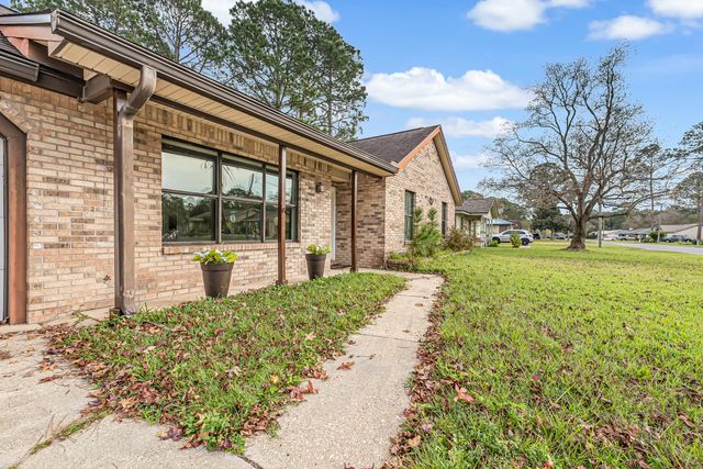 1421 Mixon Drive, Fort Walton Beach, FL 32547