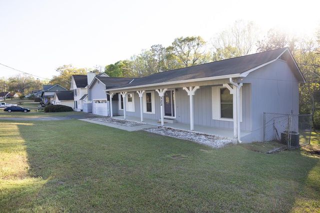 323 Chickasaw Rd, Enterprise, AL 36330