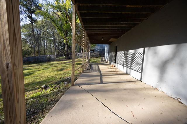 323 Chickasaw Rd, Enterprise, AL 36330