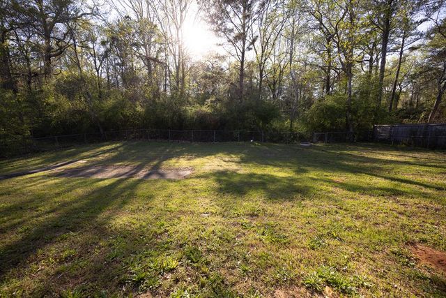 323 Chickasaw Rd, Enterprise, AL 36330