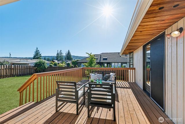 272 Prestwick Drive, Camano Island, WA 98282