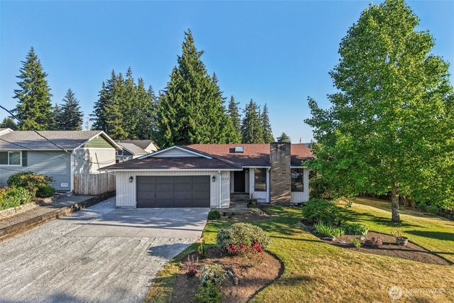 272 Prestwick Drive, Camano Island, WA 98282