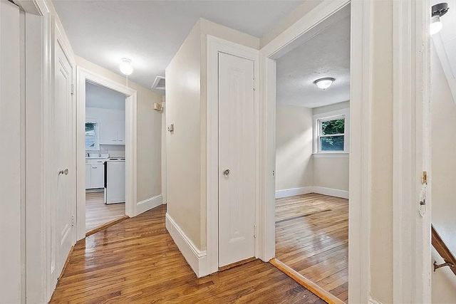 29-31 Rockrimmon Rd 2R, Worcester, MA 01602