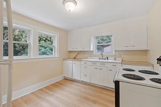 29-31 Rockrimmon Rd 2R, Worcester, MA 01602