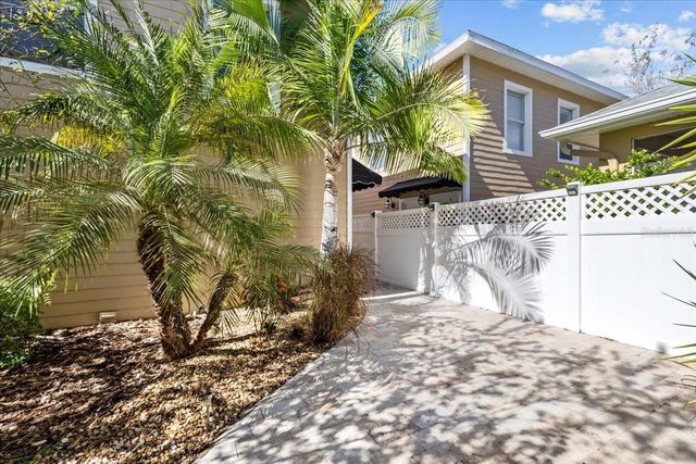 14517 COTSWOLDS DRIVE, Tampa, FL 33626