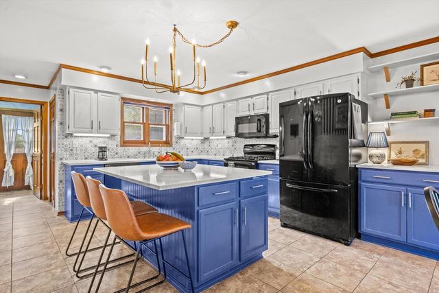 1211 39th AVENUE, Kenosha, WI 53144