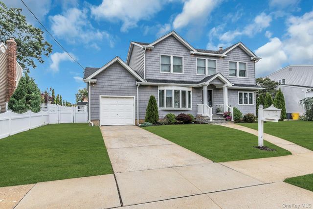 9 Pompano Lane, Massapequa Park, NY 11762