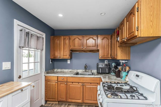 9 Pompano Lane, Massapequa Park, NY 11762