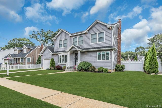 9 Pompano Lane, Massapequa Park, NY 11762