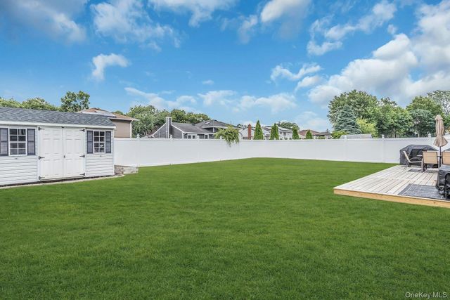 9 Pompano Lane, Massapequa Park, NY 11762