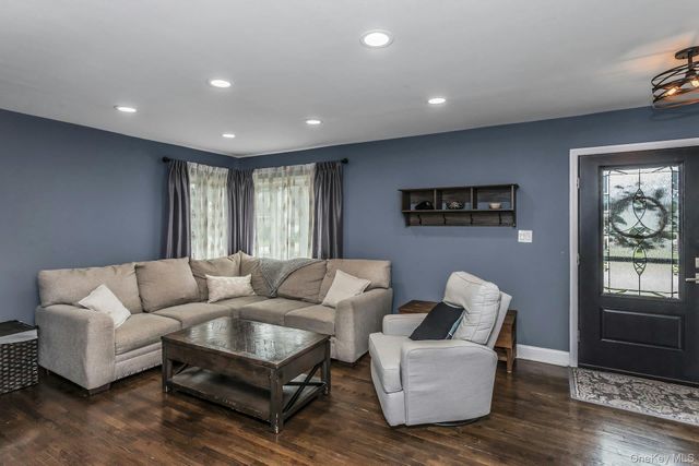 9 Pompano Lane, Massapequa Park, NY 11762