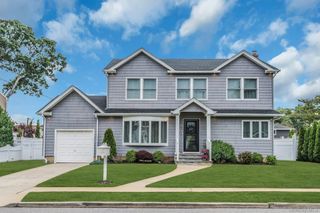 9 Pompano Lane, Massapequa Park, NY 11762
