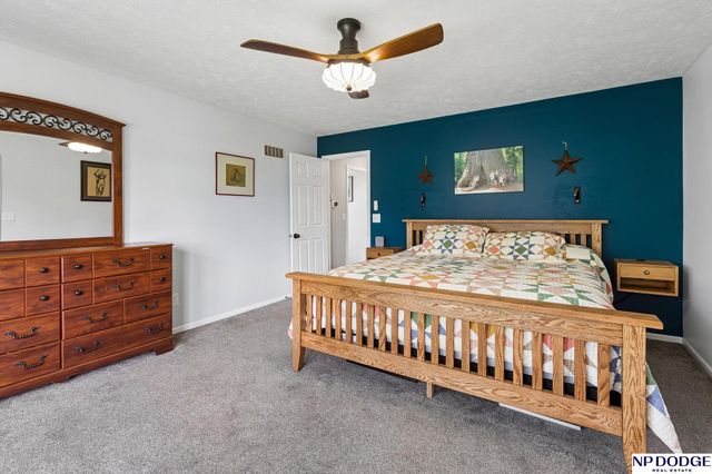 1255 Limerick Road, Papillion, NE 68046