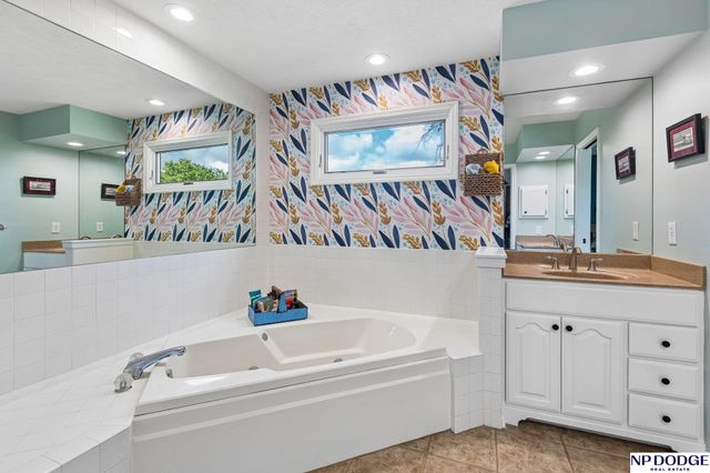 1255 Limerick Road, Papillion, NE 68046