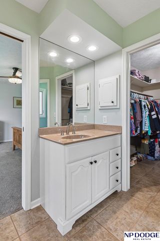 1255 Limerick Road, Papillion, NE 68046
