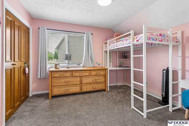 1255 Limerick Road, Papillion, NE 68046