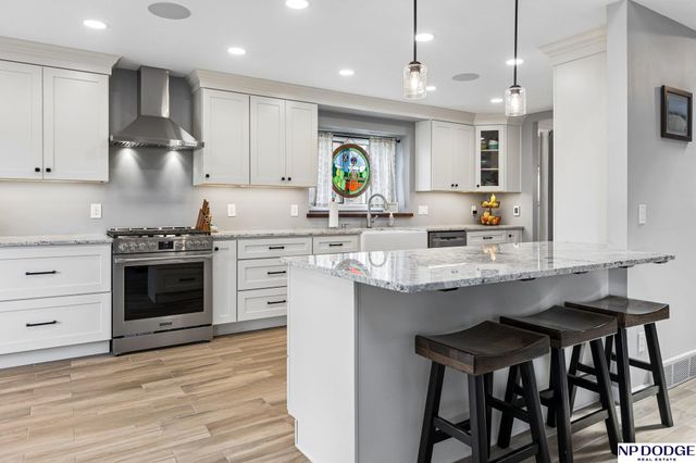 1255 Limerick Road, Papillion, NE 68046