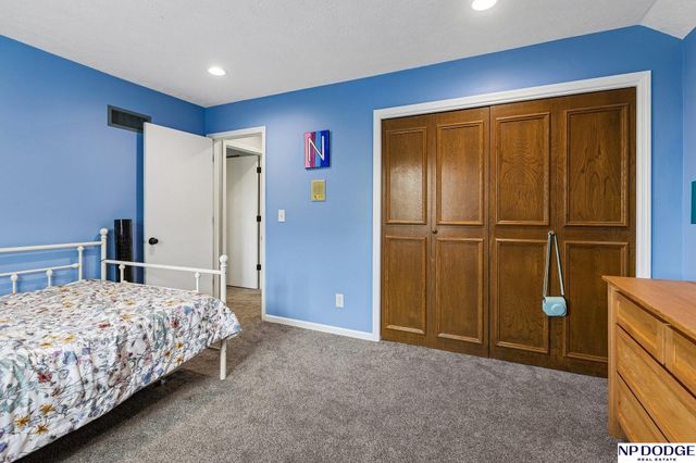 1255 Limerick Road, Papillion, NE 68046